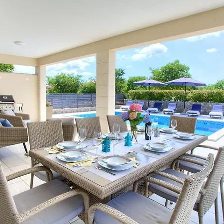 Magdalena Mit Privatem Pool By Interhome *
