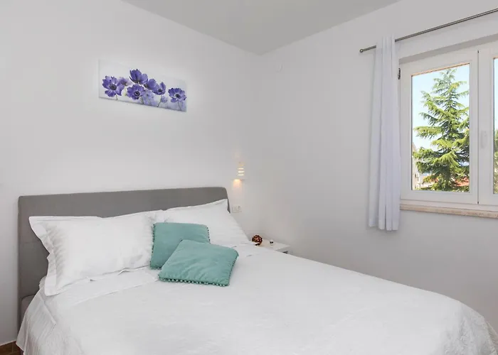 Magdalena Mit Privatem Pool By Interhome * Porat (Krk)