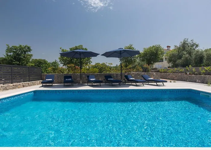 Magdalena Mit Privatem Pool By Interhome Nyaraló Porat